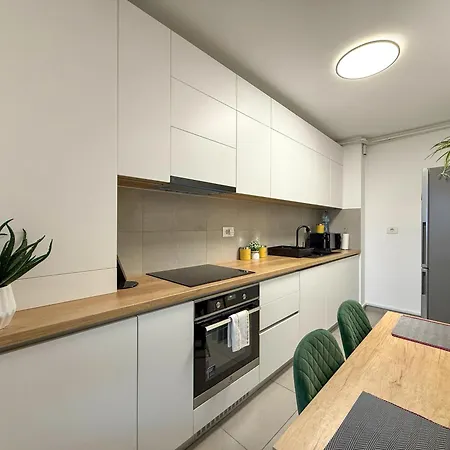 Mountain And View With Underground Parking Apartment